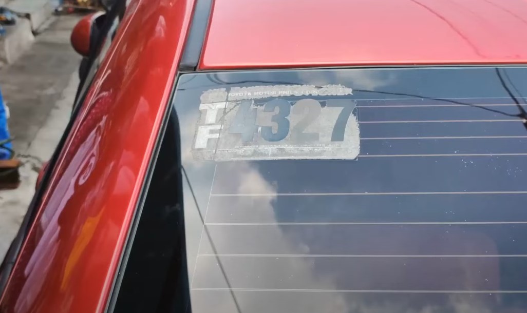 How to Get Sticker off Car Window Easy, NoScratch Methods