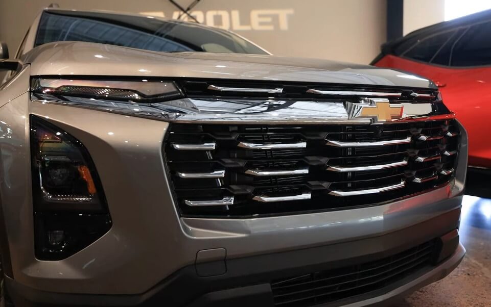 Chevrolet's logo on new Equinox SUV