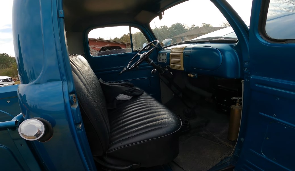 A look on the interior of the Ford F1 truck