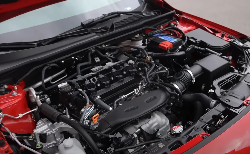 Honda Civic SI engine under the hood