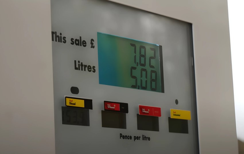 Display showing fuel prices