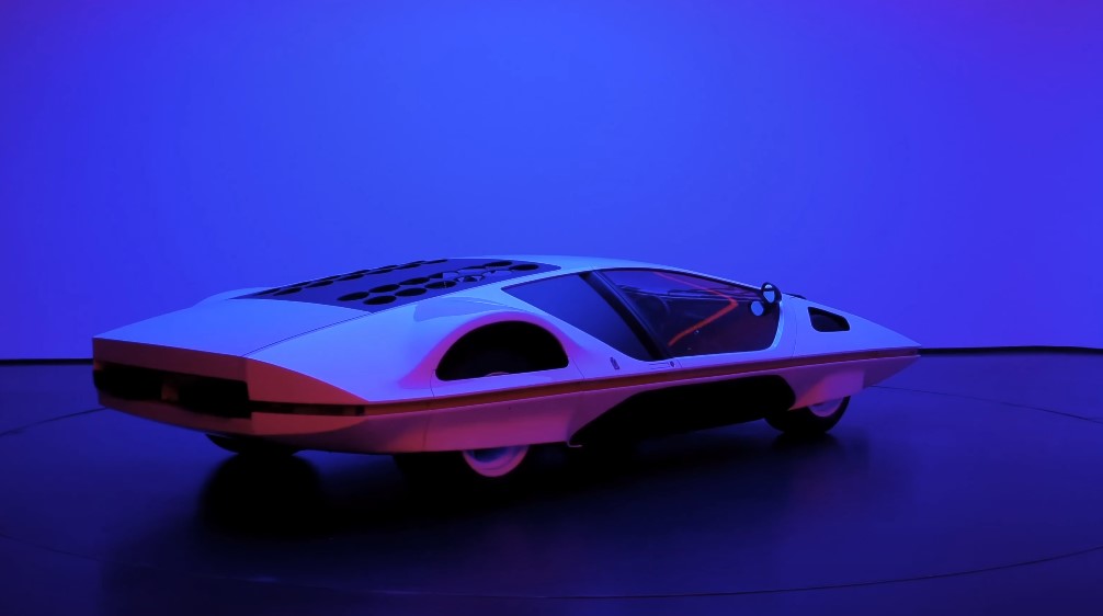 Ferrari 512S Modulo concept in a blue room