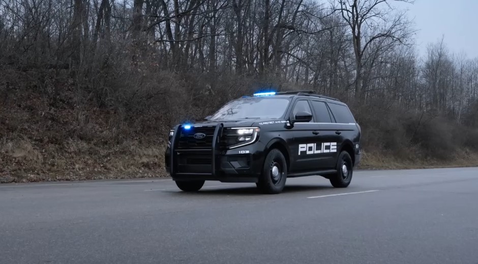 Black Ford Expedition SSV model on the road