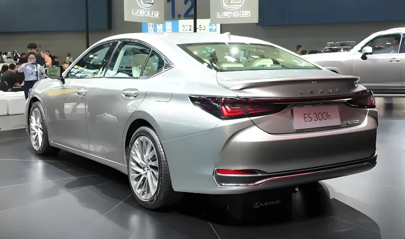 Silver Lexus ES 300h at the Auto Show