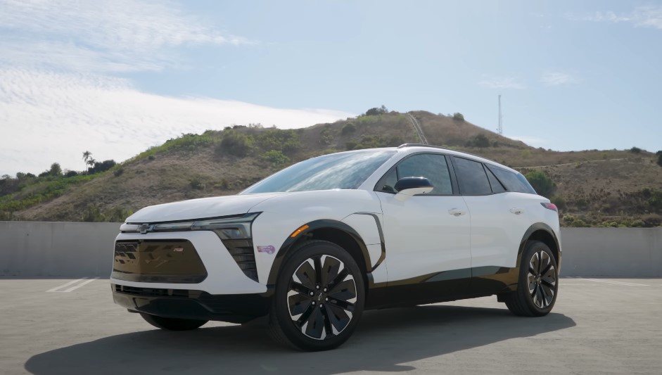 White Chevrolet Blazer with bold lines and sophisticated style