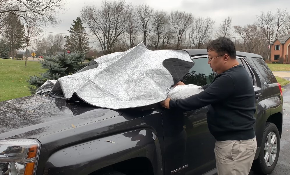 Protecting the car's hood from the elements with a protective cover