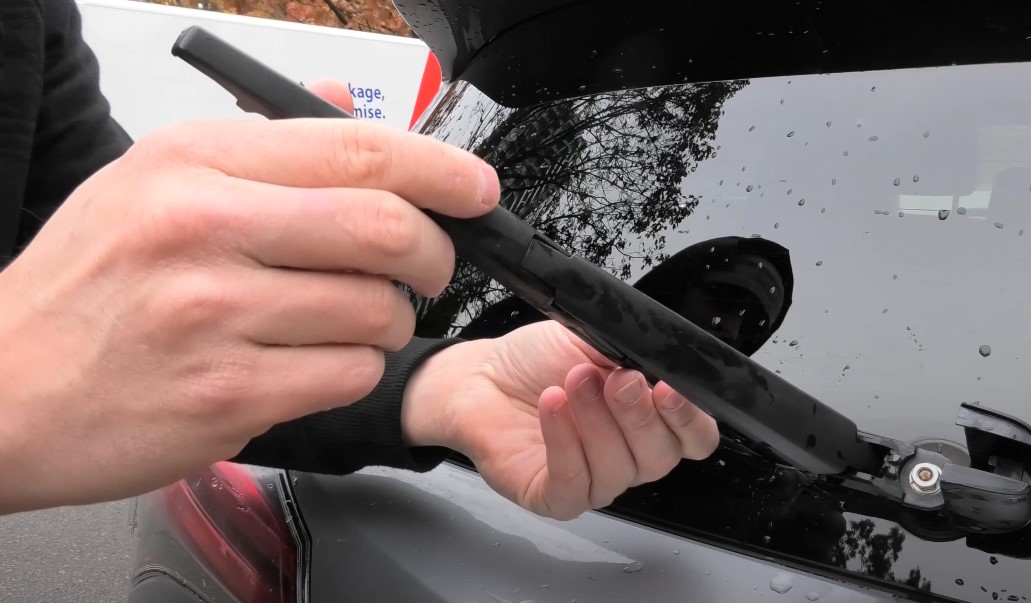 Replacing a windshield wiper arm