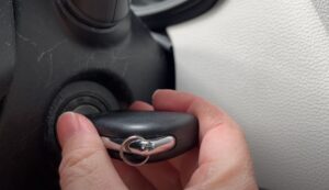 How to Reset the Check Engine Light Without a Scanner - 4 Effective ...