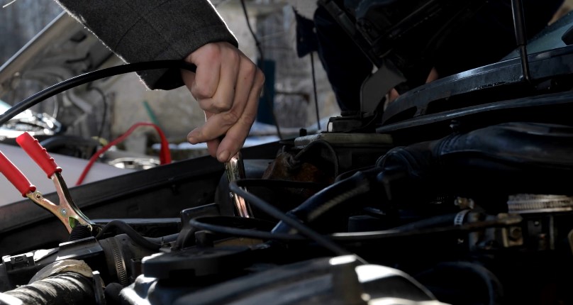 A person jump starting car battery