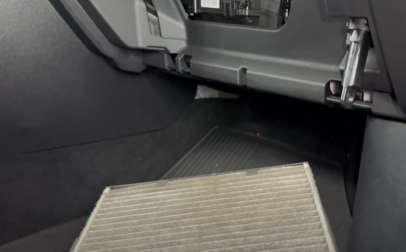 Change of cabin air filter in the process