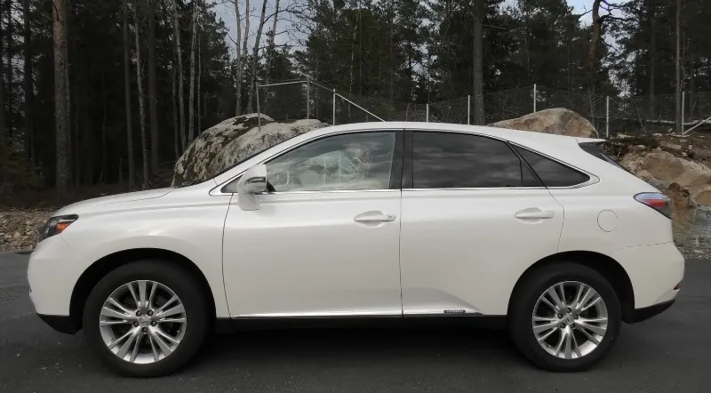 White Lexus RX, side profile