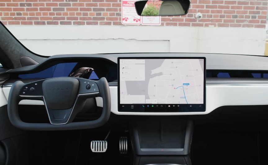 Tesla Model S Plaid + dashboard and display
