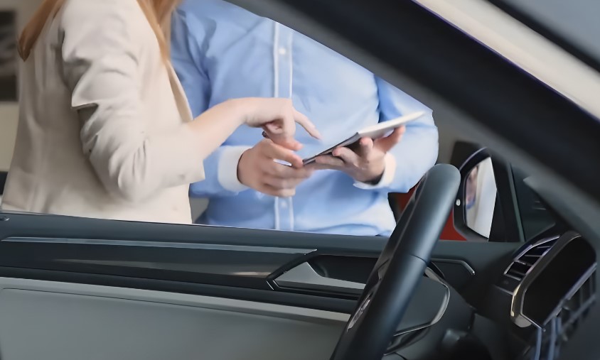 Tablet used for car purchase consultation