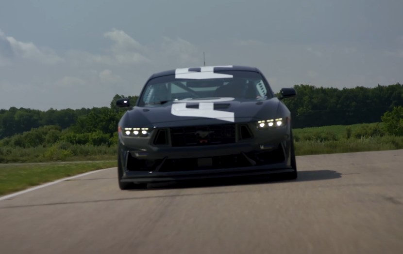 Ford Mustang Dark Horse R on the track