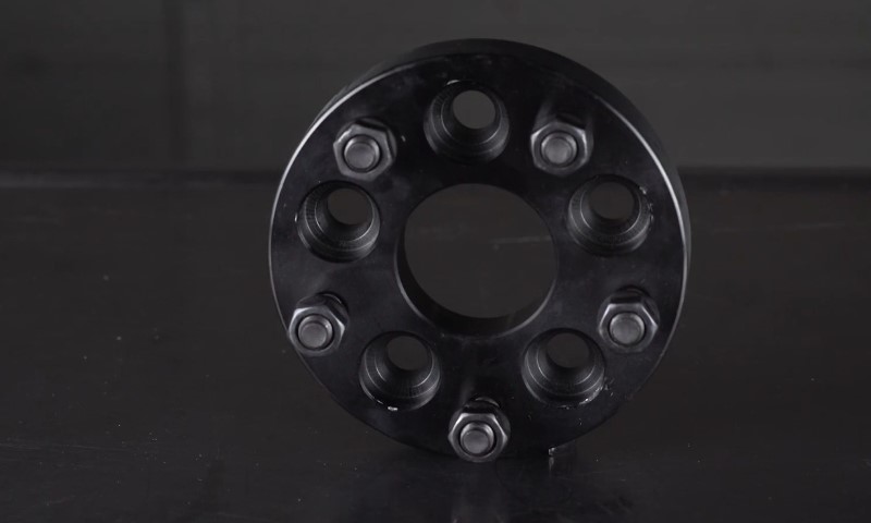 5x100-bolt-pattern, close up view